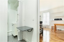 Location meublée confortable d'un grand studio refait à neuf aux Batignolles Paris 17ème