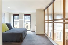 A louer en courte durée au mois bel appartement de standing en duplex avec 2 chambres rue Laugier à Pereire Paris 17ème