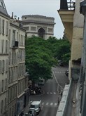 Location meublée de standing d'un duplex avec 2 chambres pour 3 personnes en face de la place de l'Etoile Paris 17ème