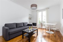 Location meublée temporaire d'un appartement moderne de 2 pièces avenue de Madrid au pied du métro à Neuilly