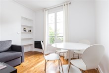 Location meublée mensuelle d'un appartement de 2 pièces moderne avenue de Madrid au pied du métro à Neuilly