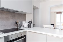 Location meublée moderne d'un appartement de 2 pièces avenue de Madrid au pied du métro à Neuilly