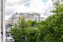 Location meublée mensuelle d'un appartement de standing de 2 pièces avenue de Madrid au pied du métro à Neuilly