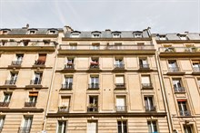 Location en courte durée au mois d'un F2 refait à neuf pour 2 avec balcon filant à Montmartre Paris 18ème