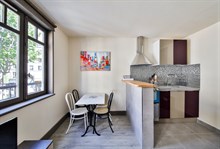A louer en courte durée au mois appartement de 2 pièces pour 2 ou 4 personnes aux Batignolles Paris 17ème