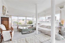 Location meublée mensuelle d'un duplex confortable de luxe avec terrasse pour 2 à Nation Paris 11ème