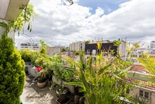 Location meublée mensuelle d'un duplex confortable et design avec terrasse pour 2 à Nation Paris 11ème