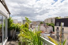 Location meublée mensuelle d'un duplex moderne de standing avec terrasse pour 2 à Nation Paris 11ème