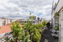 Location meublée confortable d'un appartement de 2 pièces en duplex avec terrasse pour 2 à Nation Paris 11ème