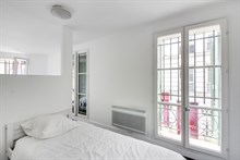 Location meublée à la semaine d'un duplex moderne pour 6 personnes avec 3 chambres à Puteaux