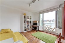 Location meublée mensuelle d'un F4 confortable avec 3 chambres et balcon à La Garenne Colombes