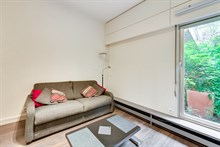 Location meublée mensuelle d'un studio confortable et refait à neuf pour 2 à La Motte Picquet Grenelle Paris 15ème arrondissement