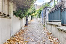 A louer en courte durée au mois appartement de 2 pièces pour 2 personnes en face des Buttes Chaumont Paris 19ème