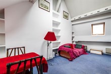 Location meublée mensuelle d'un duplex avec 2 chambres pour 4 bd Saint Germain Paris 7ème