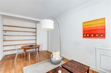 A louer à l'année appartement meublé de 2 pièces refait à neuf récemment aux Batignolles Paris 17ème