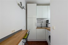 Location meublée confortable à l'année d'un F2 agréable aux Batignolles Paris 17ème