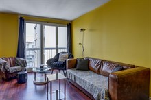 A louer à la semaine appartement confortable de 2 chambres pour 6 avec terrasse au pied du métro ligne 13 à Saint Ouen