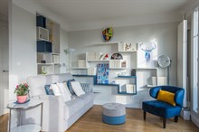 Location meublée mensuelle d'un appartement de 2 pièces refait à neuf pour 2 avec terrasse à Exelmans Auteuil Paris 16ème
