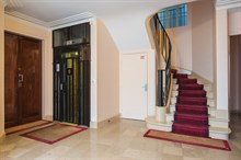Location meublée de courte durée d'un appartement de 2 pièces avec terrasse à Exelmans Auteuil Paris 16ème arrondissement
