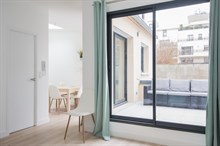 A louer à la semaine en famille appartement type F3 avec 2 chambres et grande terrasse à Charles Michels Paris 15ème arrondissement