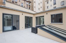 Location meublée de courte durée à la semaine d'un appartement de 3 pièces avec 2 chambres et grande terrasse à Charles Michels Paris 15ème