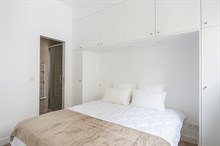 Location meublée mensuelle d'un appartement de standing de 3 pièces avec 2 chambres et grande terrasse à Charles Michels Paris 15ème