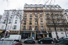 Location meublée à la semaine d'un appartement de 3 pièces moderne avec 2 chambres et grande terrasse à Charles Michels Paris 15ème arrondissement