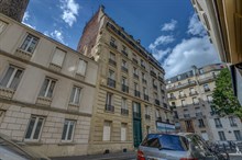 Location meublée annuelle d'un F2 avec balcon Mouton Duvernet Paris 14ème