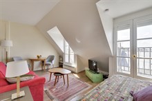 Location meublée mensuelle d'un grand studio pour 2 à République Paris 11ème arrondissement