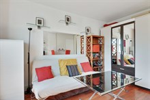 A louer en courte durée à la semaine studio confortable pour 2 avec balcon plein Sud à Bastille Paris 11ème arrondissement