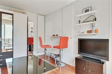 Location meublée à la semaine d'un studio moderne pour 2 avec balcon plein Sud à Bastille Paris 11ème