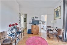 Location meublée mensuelle d'un appartement de 3 pièces avec 2 chambres à Jules Joffrin Montmartre Paris 18ème