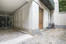 Location saisonnière meublée avec balcon 75007