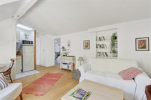 Location meublée mensuelle d'un F2 agréable et clair pour 2 personnes avec balcon à Nation Paris 12ème