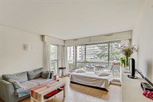 Location meublée à la semaine d'un F3 avec balcon terrasse à Montsouris Paris 14ème