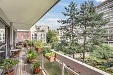A louer en courte durée à la semaine F3 confortable avec 2 chambres et avec balcon terrasse à Montsouris Paris 14ème
