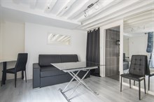 Elegant appartement pour 2 personnes idéalement situé en plein coeur du 4ème arrondissement de Paris, rue de Rivoli