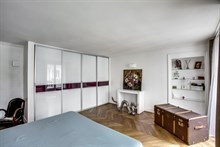 Location meublée de standing d'un appartement de 2 pièces à Saint Lazare Paris 9ème