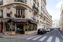 A louer à la semaine en courte durée appartement de 2 pièces pour 2 ou 4 personnes à Beaugrenelle Charles Michel Paris 15ème