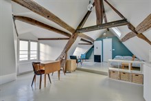 A louer au mois loft moderne et design sous les toits à Strasbourg Saint Denis République Paris 10ème