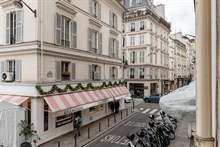 Location meublée mensuelle à l'année d'un F2 moderne à Odéon Saint Germain Paris 6ème arrondissement