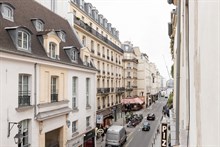 A louer à l'année triplex moderne typiquement parisien de 2 pièces meublé à Saint-Germain-des-Prés Paris 6ème