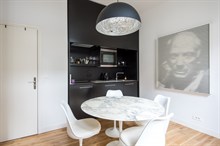 A louer au mois appartement moderne refait à neuf pour un bail mobilité à Duroc rue de Sèvres Paris 7ème