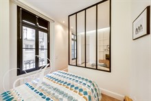 A louer au mois en bail mobilité appartement en alcôve de 2 pièces refait à neuf et moderne à Ecole Militaire Paris 7ème