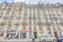 Appartement alcôve de 2 pièces moderne et refait à neuf à louer meublé en bail mobilité à Ecole Militaire Paris 7ème