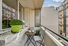 Location courte durée, 2 chambres avec balcon sur cour fleurie