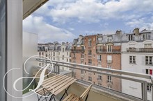 Studio refait à neuf, métro Commerce avec balcon