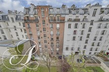 Location d'un studio en dernier étage avec balcon Paris 15ème, BAIL MOBILITÉ