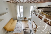 Location meublée mensuelle en bail mobilité d'un studio confortable avec chambre en mezzanine pour 2 dans le Marrais Paris 3ème