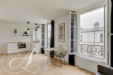 Studio meublé, vue dégagée à louer au mois, Paris 18ème